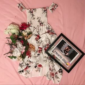 Floral off shoulder dress 🖤
